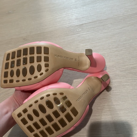 Bottega Veneta Lido Sandals - Picture 3 of 5